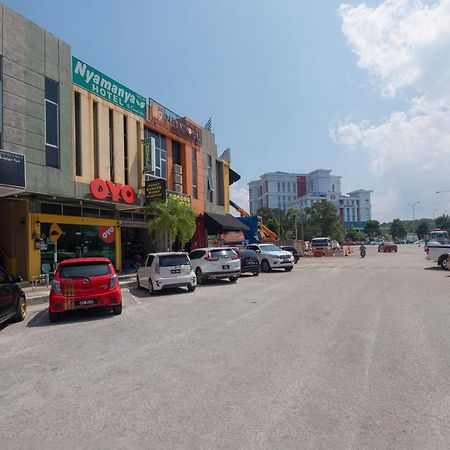Oyo 89981 Nyamanya Hotel Kuantan Buitenkant foto