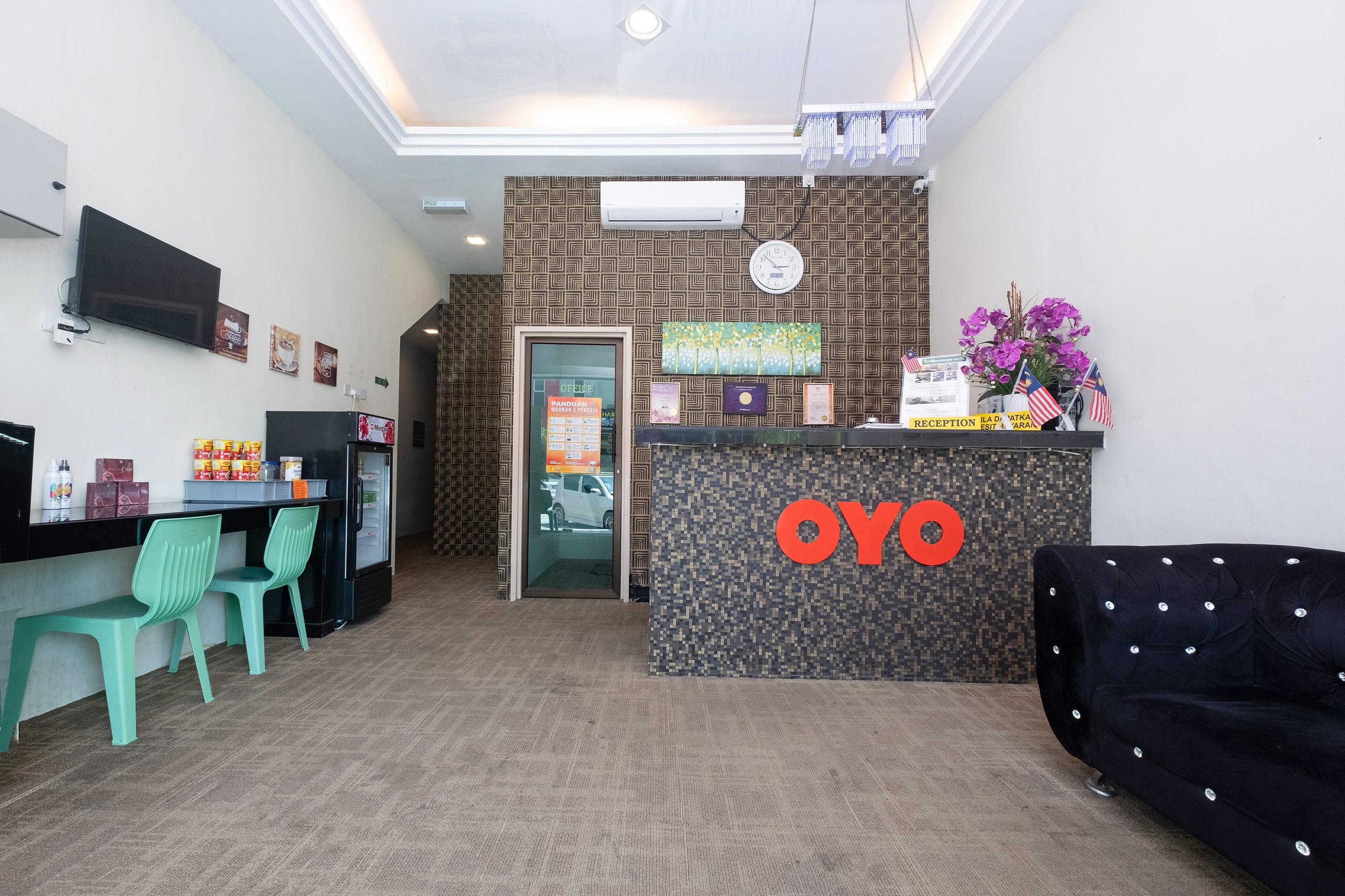 Oyo 89981 Nyamanya Hotel Kuantan Buitenkant foto