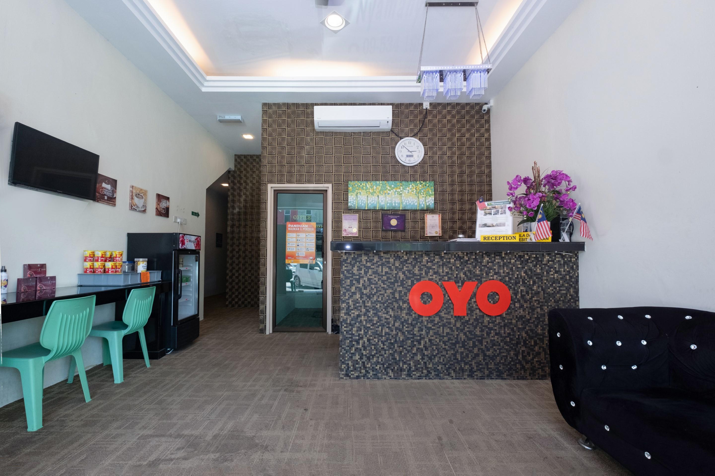 Oyo 89981 Nyamanya Hotel Kuantan Buitenkant foto